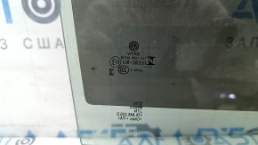 Geamul ușii din spate dreapta a VW Jetta 19-