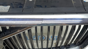 Решетка радиатора grill  со значком Volvo XC60 18-21 без камеры, песок