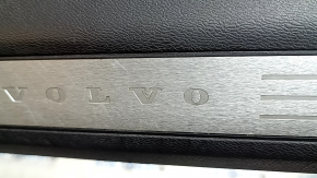 Prag ușă stânga față Volvo XC60 18-26 negru cu inserție cromată, zgârieturi, zgârieturi pe crom