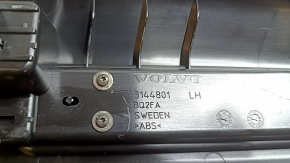 Prag ușă stânga față Volvo XC60 18-26 negru cu inserție cromată, zgârieturi, zgârieturi pe crom