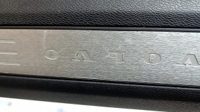 Ornament prag ușă dreapta față Volvo XC60 18-26 negru cu inserție cromată, zgârieturi, zgârieturi pe crom