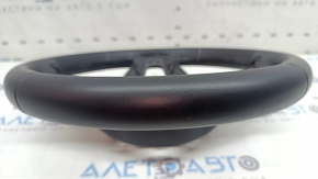 Volan VW Jetta 22-26 din piele neagră, fără butoane și ornamente, zgârieturi, lovituri