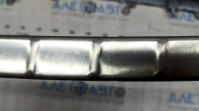 Inserție ornamentală deschidere portbagaj dreapta Volvo XC60 18-26 cromată, uzată, zgârieturi