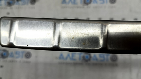 Inserție ornamentală deschidere portbagaj dreapta Volvo XC60 18-26 cromată, uzată, zgârieturi