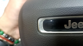 Подушка безопасности airbag в руль водительская Jeep Compass 22-26 черная, коррозия на эмблеме,