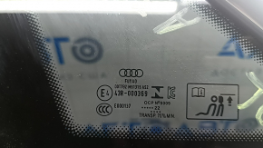 Форточка глухое стекло задняя левая Audi A3 22-26, царапины на молдинге