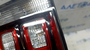 Фонарь внутренний крышка багажника правый Jeep Compass 17-26 галоген, царапины