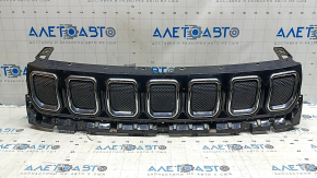 Решетка радиатора grill Jeep Compass 22-26 в сборе 3 части, глухие хром вставки, песок, царапины