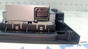 Zgârieturi la modulul de încărcare wireless Toyota Highlander 20-22