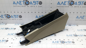 Консоль центральная подлокотник Mercedes C-class W205 16-21 кожа бежевая, царапина