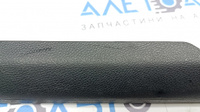 Накладка порога передняя левая внутренняя Mercedes C-class W205 16-21 черная, царапина, потертости