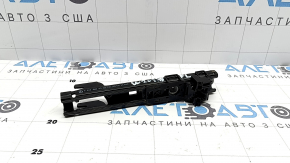 Кронштейн водительского ремня безопасности Mercedes C-class W205 15-21