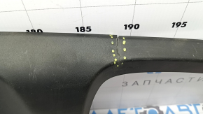 Ornament bară spate inferioară Kia Sorento 19-20 structură, neagră, crăpături, elemente de fixare rupte, zgârieturi