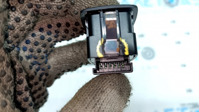 Кнопка закрытия двери багажника Porsche Macan 15-26 черная внутренняя, под keyless, сломано крепление