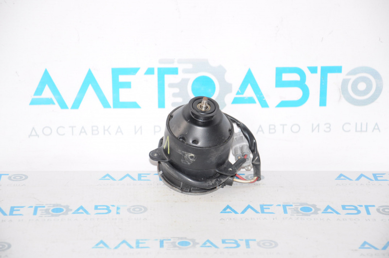 Мотор вентилятора охлаждения правый Toyota Camry v55 15-17 2.5 usa