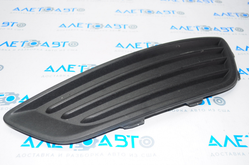 Решетка бампера левая Ford Focus mk3 15-18 рест, структура, без птф