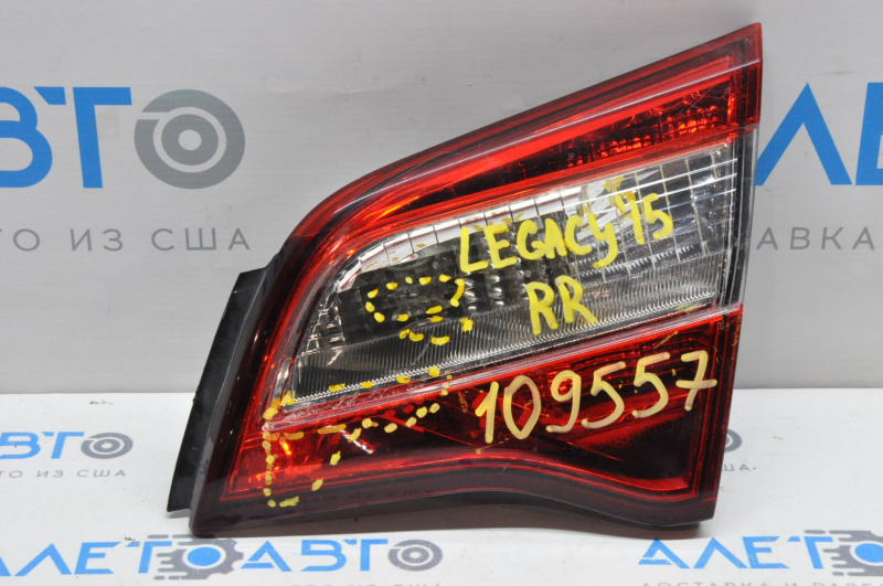 Фонарь внутренний крышка багажника правый Subaru Legacy 15-19 микротрещины
