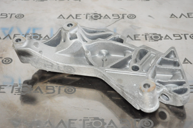 Кронштейн двигателя правый VW Passat b8 16-19 USA 1.8T, 2.0T