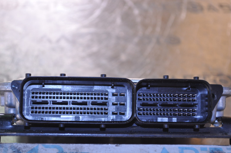 Блок ECU компьютер двигателя VW Tiguan 12-13 FWD