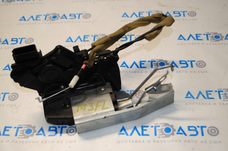 Замок двери передней левой Mazda3 03-09