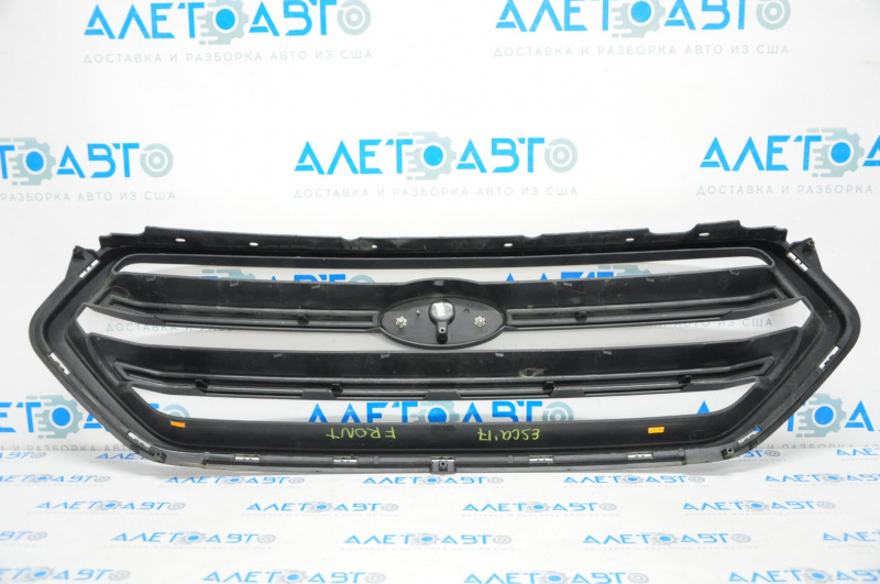 Решетка радиатора grill Ford Escape MK3 17-19 рест черн глянец с эмблемой