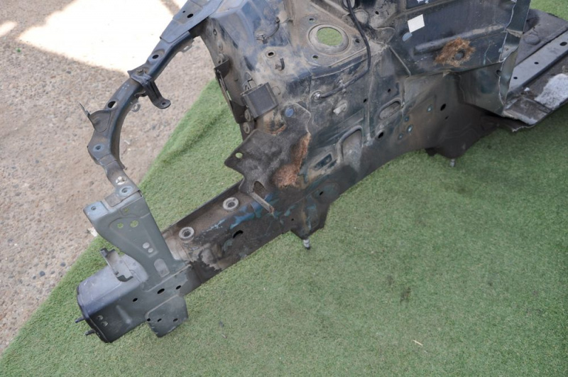 Четверть передняя правая Infiniti G25 G35 G37 3d 4d 06-14 2wd графит