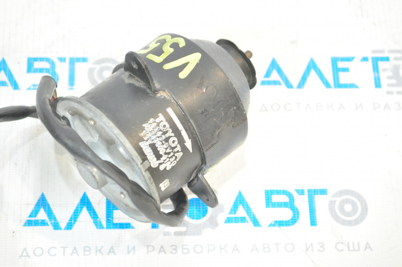 Мотор вентилятора охлаждения правый Toyota Camry v55 15-17 2.5 usa