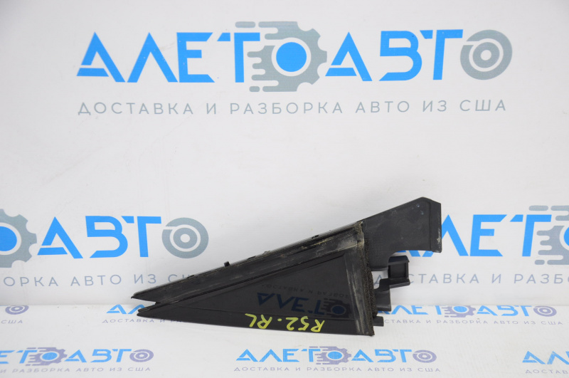 Накладка двери боковая треугольник задняя левая Nissan Pathfinder 13-20