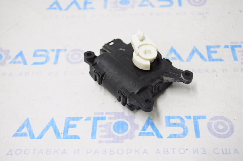 Актуатор моторчик привод печки водитель нижний VW Passat b7 12-15 USA под климат