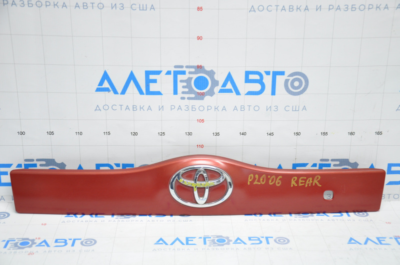 Молдинг двери багажника под smart key с эмблемой Toyota Prius 20 04-09
