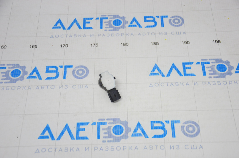 Парктроник задний Chevrolet Malibu 16-25 без кольца