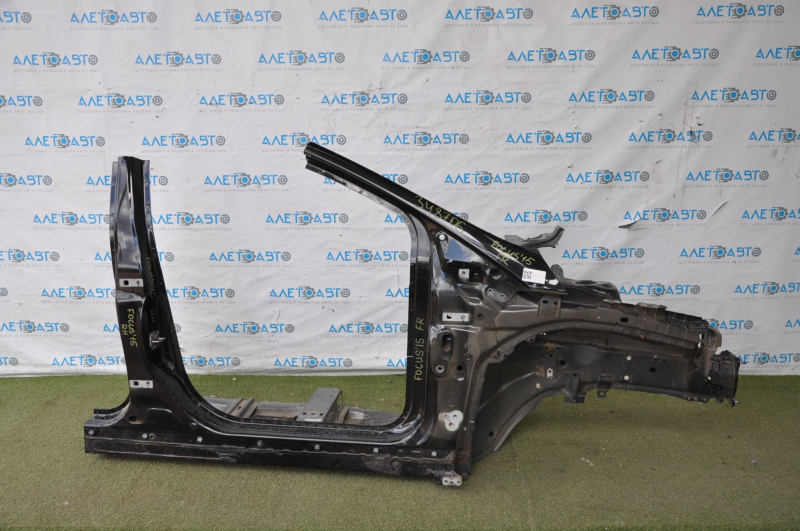 Четверть передняя правая Ford Focus mk3 11-18 черная, с центральной стойкой