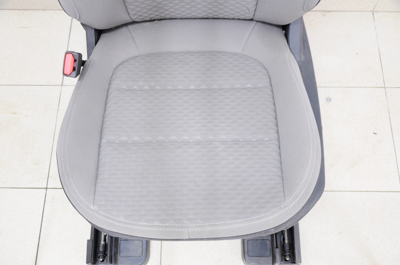 Водительское сидение Ford Escape MK4 20-20 без airbag, электро, с подогревом, ткань сер