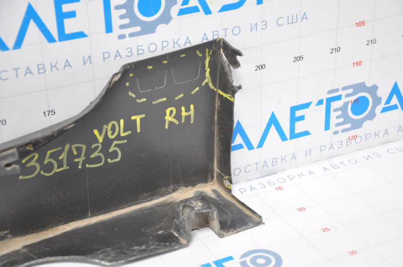 Порог правый Chevrolet Volt 11-15 с уплотнителем сломаны крепления, надлом, примят, царапины