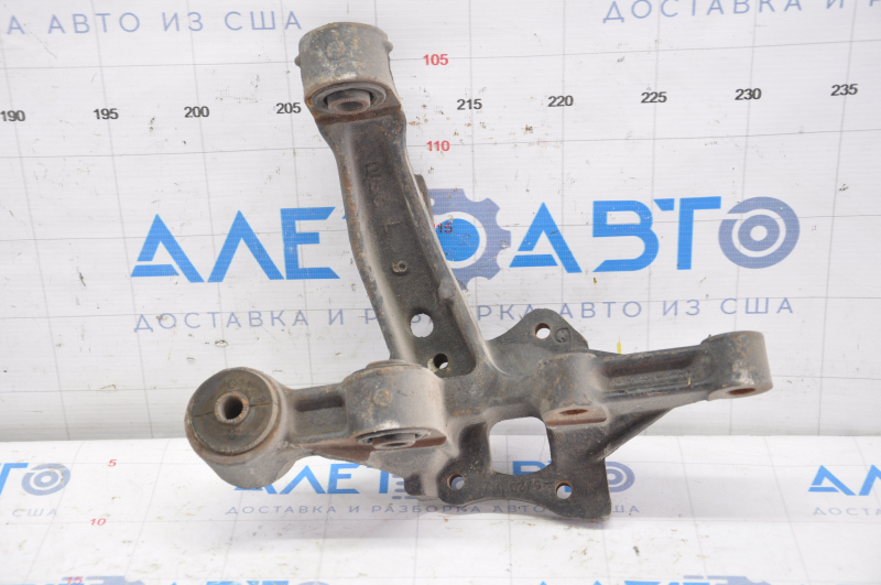 Цапфа задняя левая Toyota Avalon 05-12