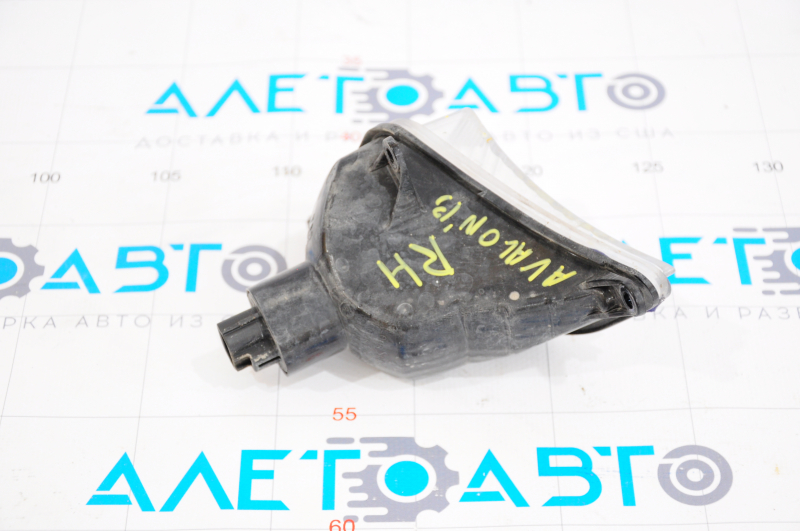 Поворотник правый Toyota Avalon 13-15