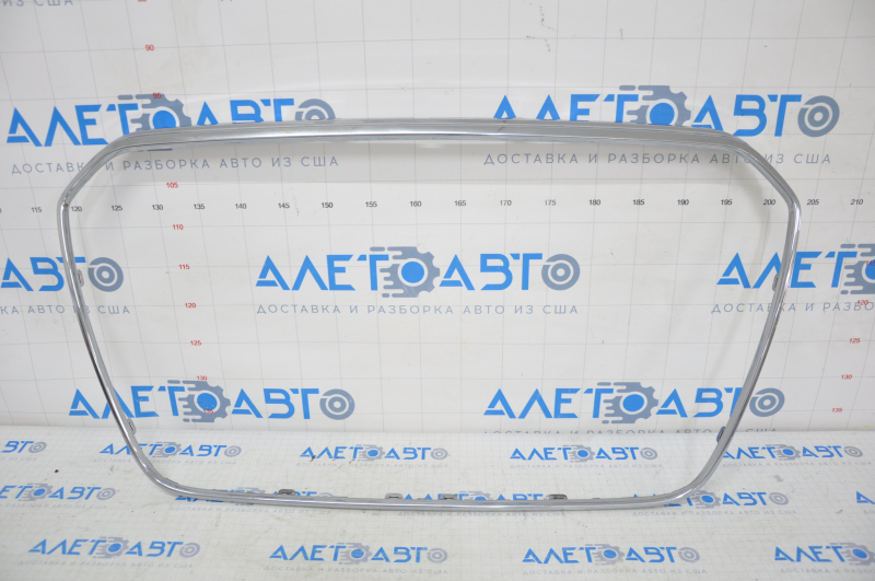 Молдинг решетки радиатора Audi A4 B8 13-16 рест S line, тычки