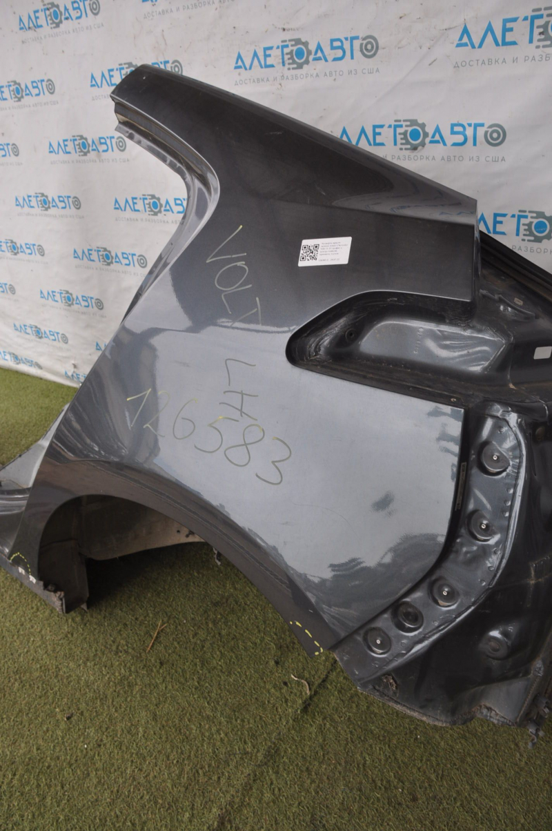 Четверть крыло задняя левая Chevrolet Volt 11-15 графит с центральной стойкой, примята, тычки