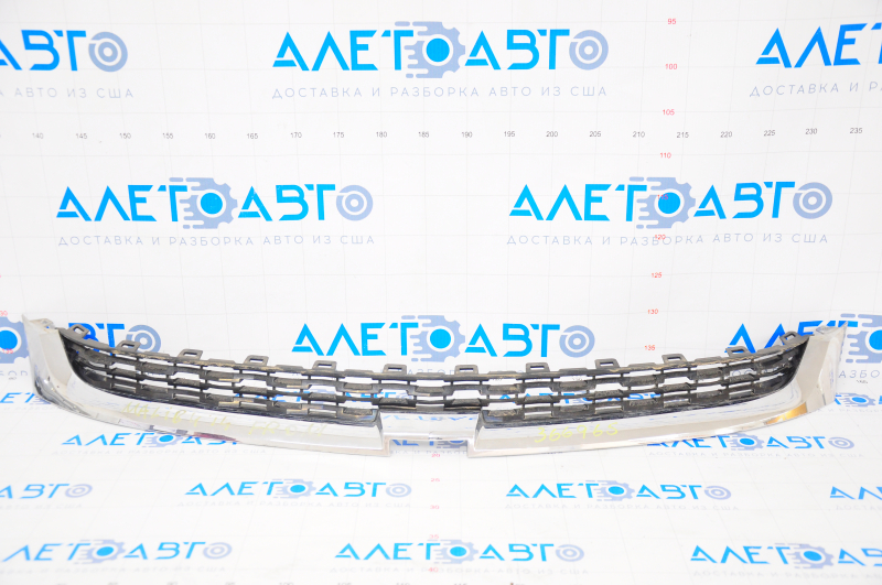 Решетка радиатора grill верхняя Chevrolet Malibu 14-15 рест