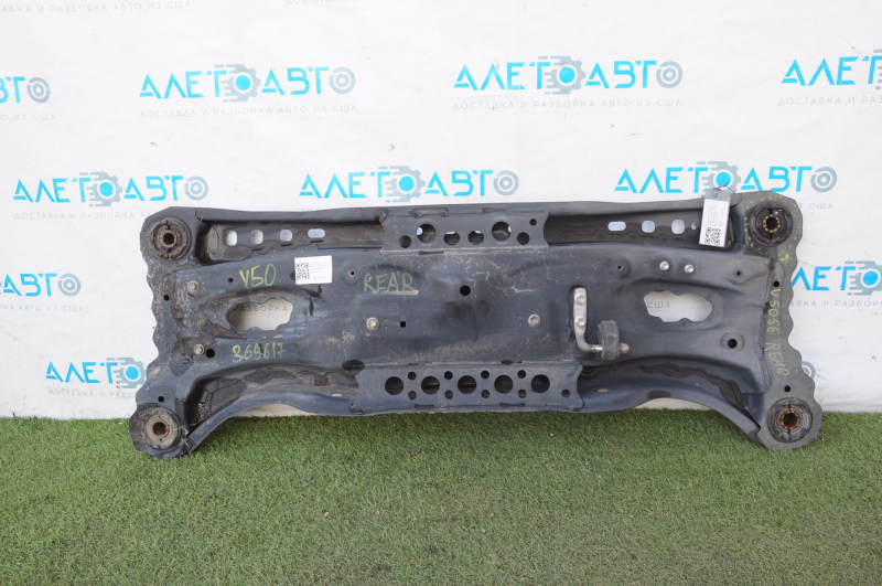 Bara spate pentru Toyota Camry v50 12-14 SUA este crăpată pe o parte și ruptă pe cealaltă
