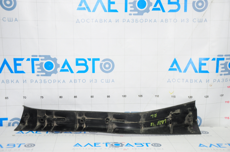 Накладка порога задняя левая Nissan Leaf 13-17 черн, царапины
