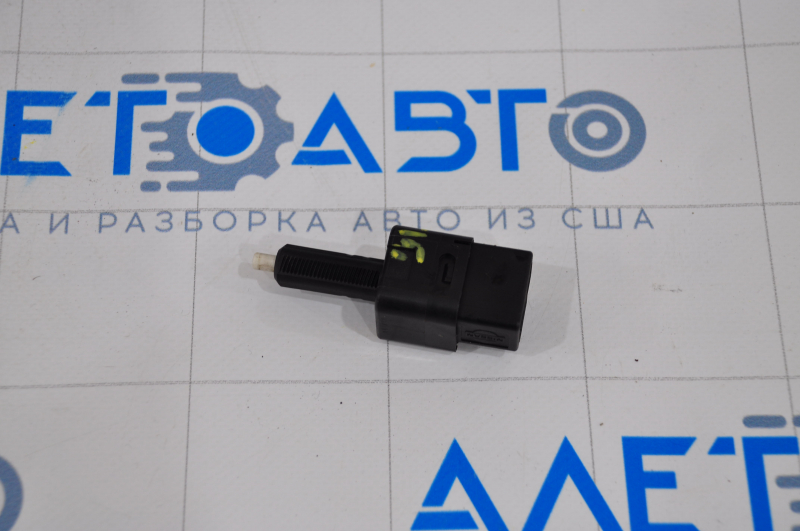 Концевик педали тормоза Nissan Versa Note 13-19
