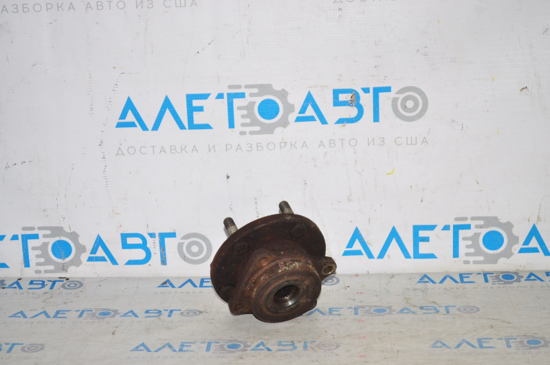 Ступица передняя правая Subaru Outback 15-19 ржавая