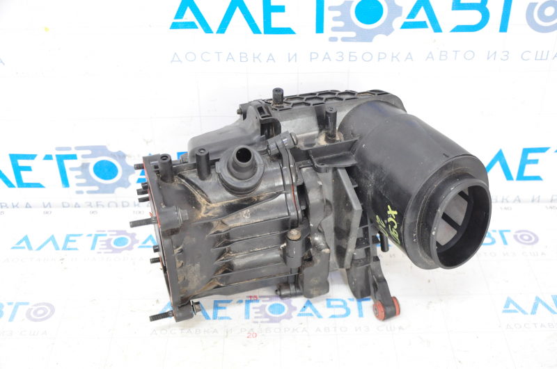 Воздуховод на компрессор Volvo XC90 16-22 T6 2 части