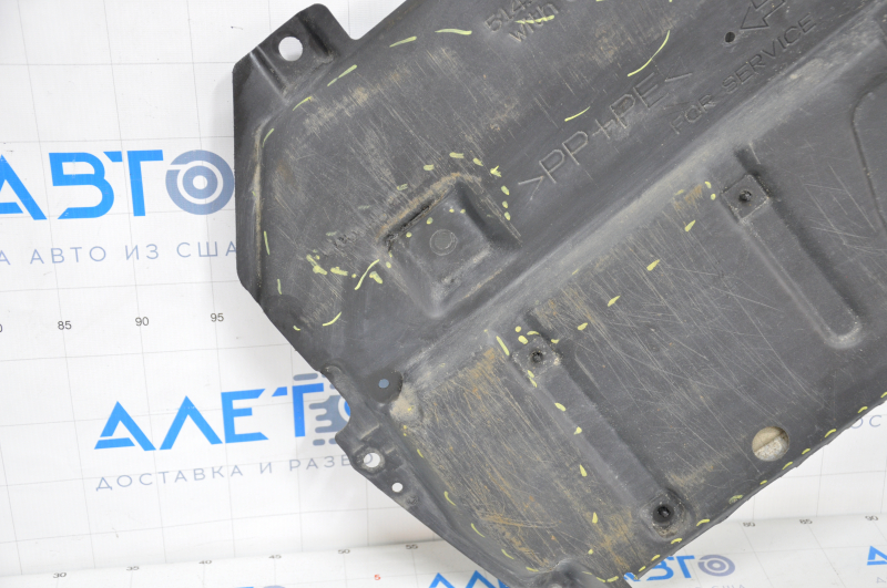 Защита двигателя центральная Toyota Prius V 12-17 нет фрагмента, надрывы, запилена
