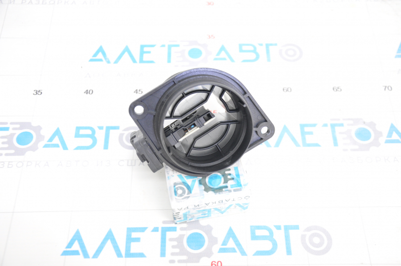 Расходомер воздуха Audi A4 B9 17-20 2.0T с корпусом