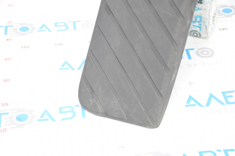 Площадка для отдыха ноги Audi A4 B9 17-25 черная, потерта