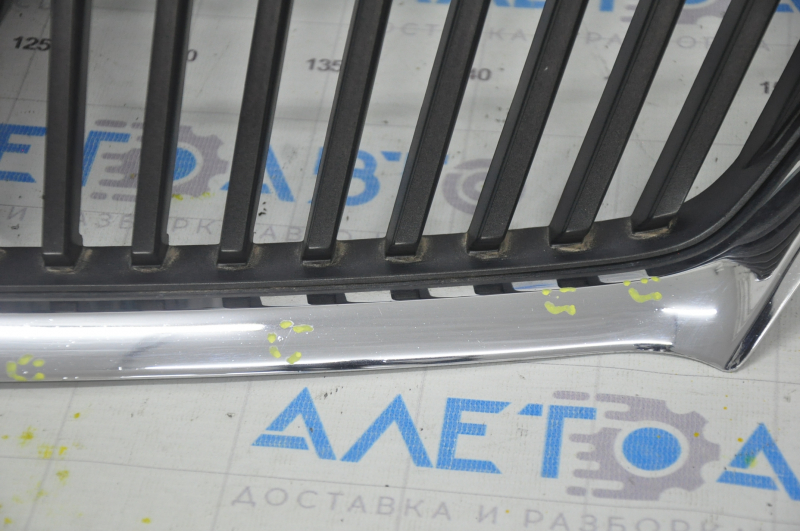 Grila radiatorului Lexus RX350 10-12, completă, nisip