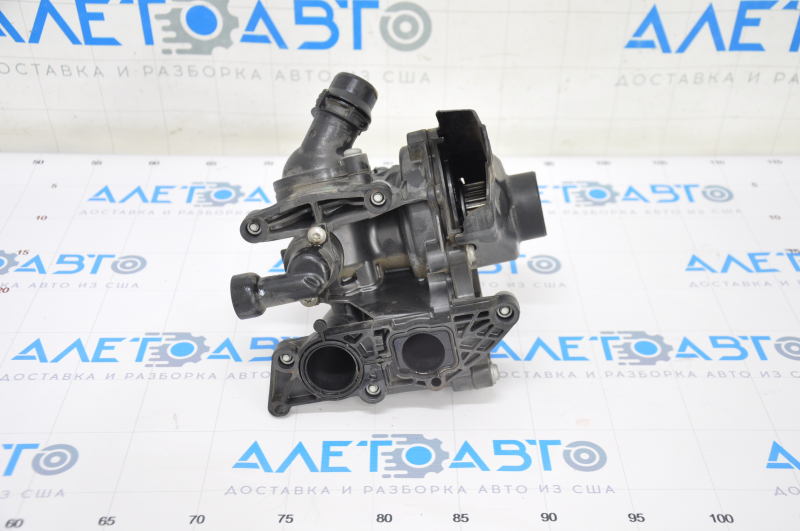 Помпа охлаждения с корпусом термостата в сборе VW Passat b7 14-15 USA 1.8Т