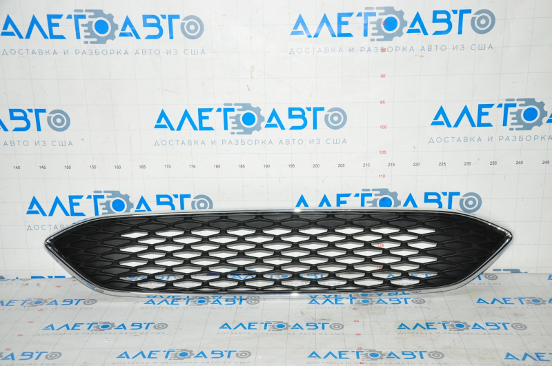 Решетка радиатора Ford Focus mk3 15-18 рест хром обрамление